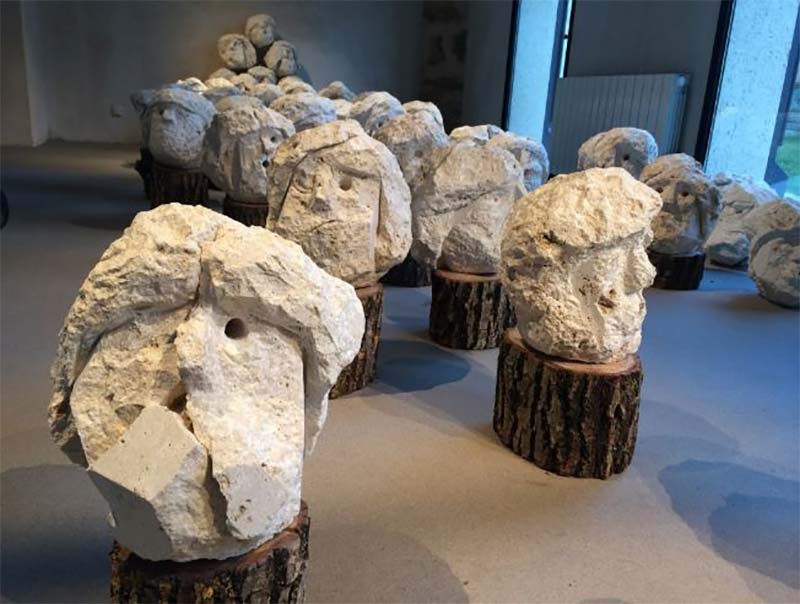  "Mille et Une Têtes "sculptées dans la pierre blanche d'Okinawa